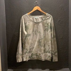 Cute lightweight Camouflage sweatshirt Sz L